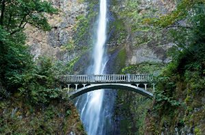 multnomah-falls-bridge_fJk14wd_resize